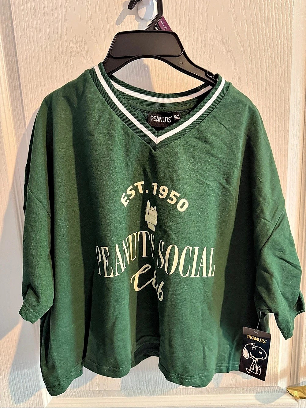 PEANUTS Social Club Graphic V-Neck top XXL NWT